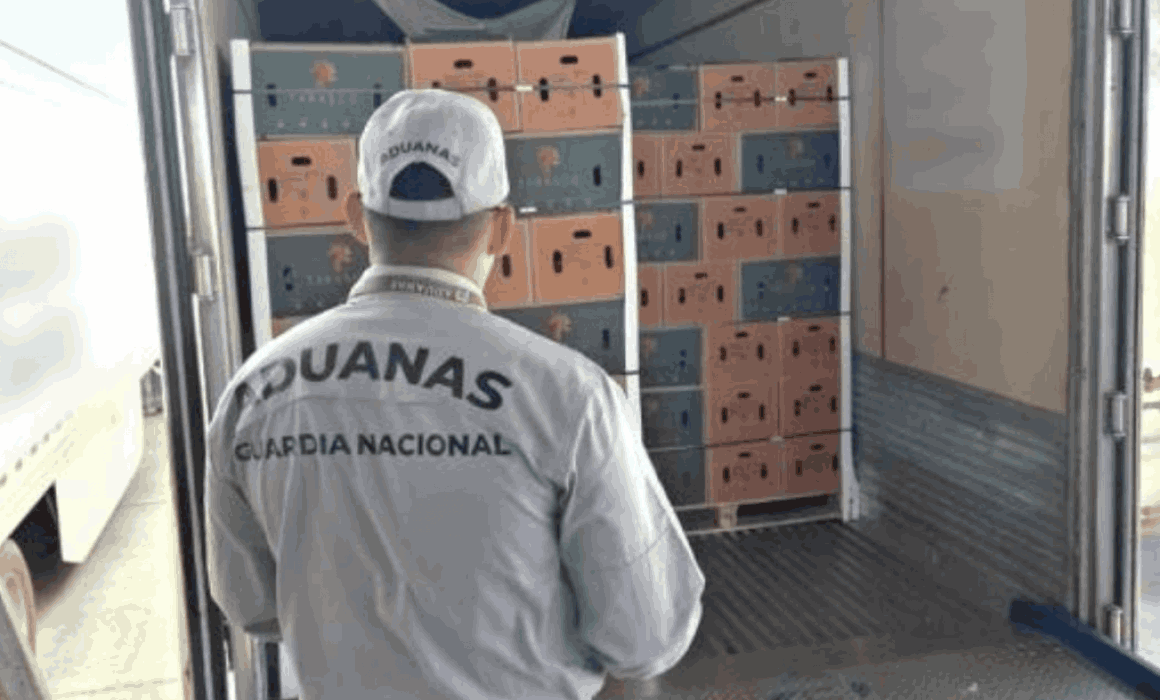 Lee más sobre el artículo Aseguran mentanfetamina líquida en botellas de agua mineral en aduana